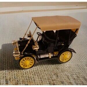 Signature Small Buick 1905 Model C Touring Top Up 1:32 Scale Die Cast In Box